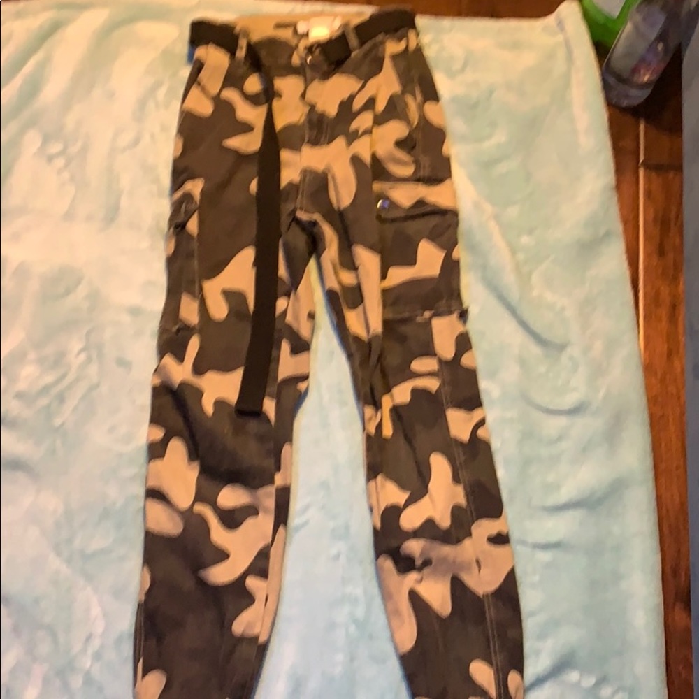 Cargo pants (green camo)
